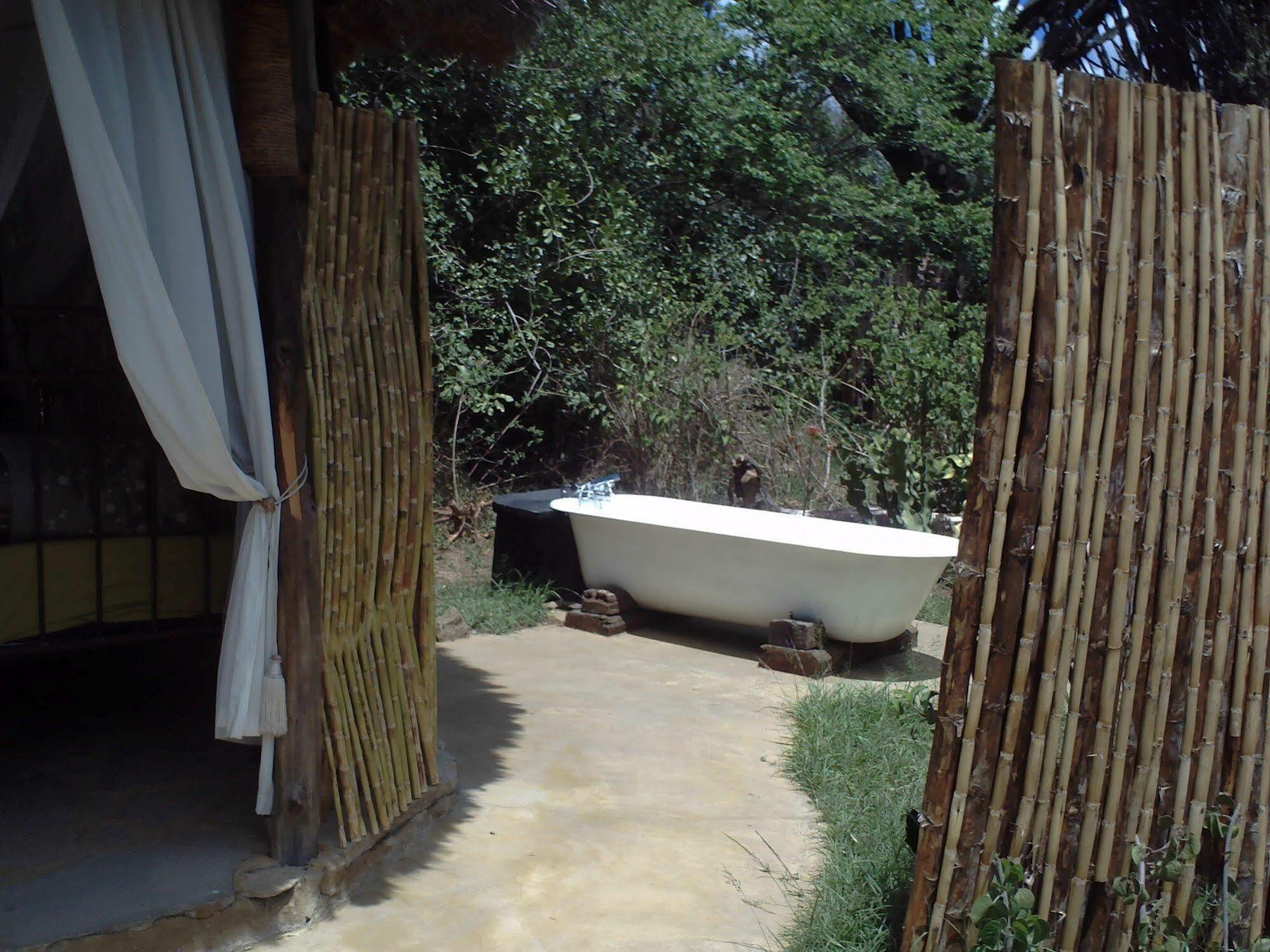 Mbweha Camp Hotel Elmenteita Luaran gambar